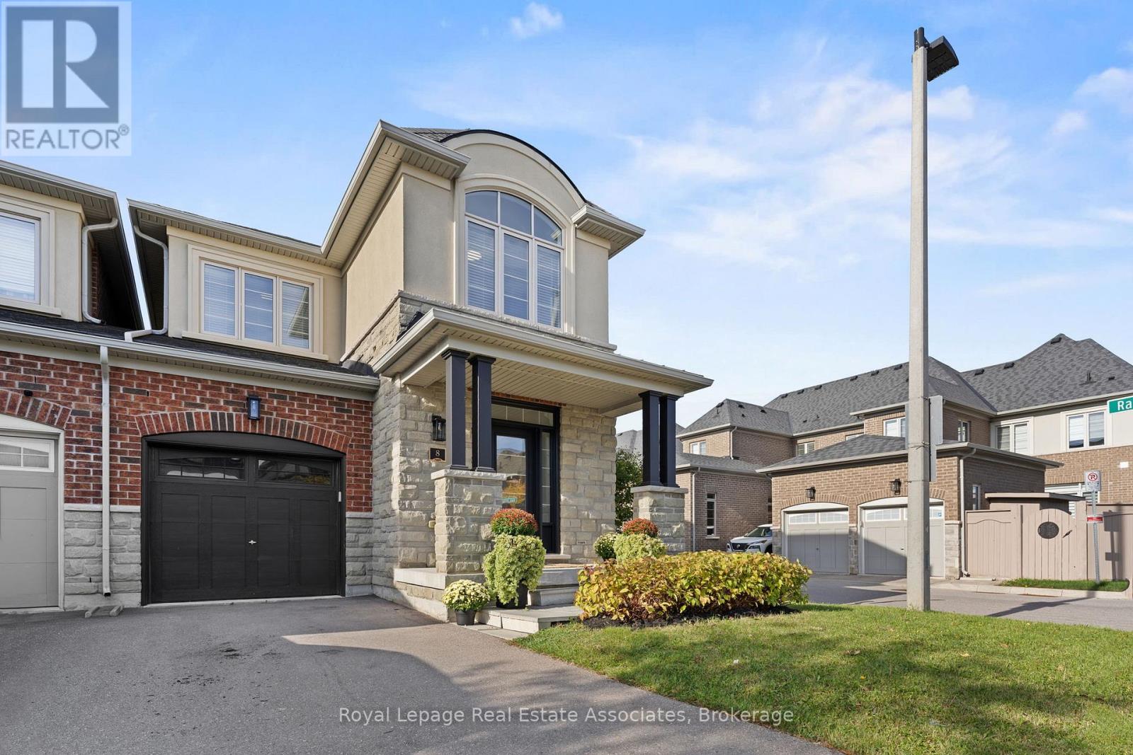 8 Sierra Crescent, Halton Hills, Ontario  L7G 0L9 - Photo 2 - W12459280