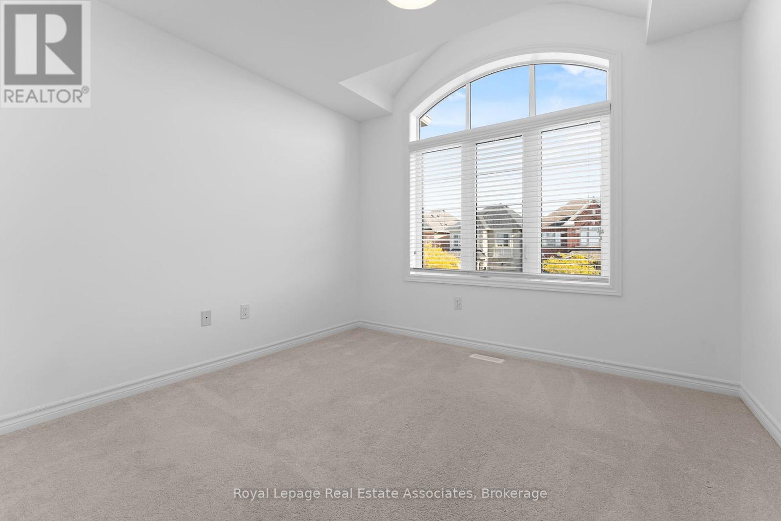 8 Sierra Crescent, Halton Hills, Ontario  L7G 0L9 - Photo 33 - W12459280