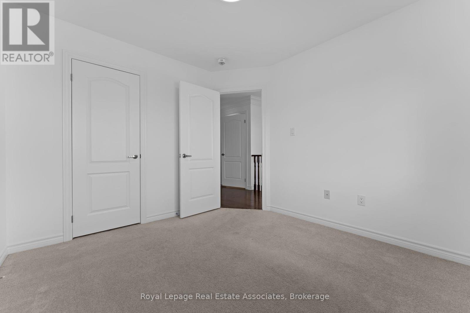8 Sierra Crescent, Halton Hills, Ontario  L7G 0L9 - Photo 36 - W12459280