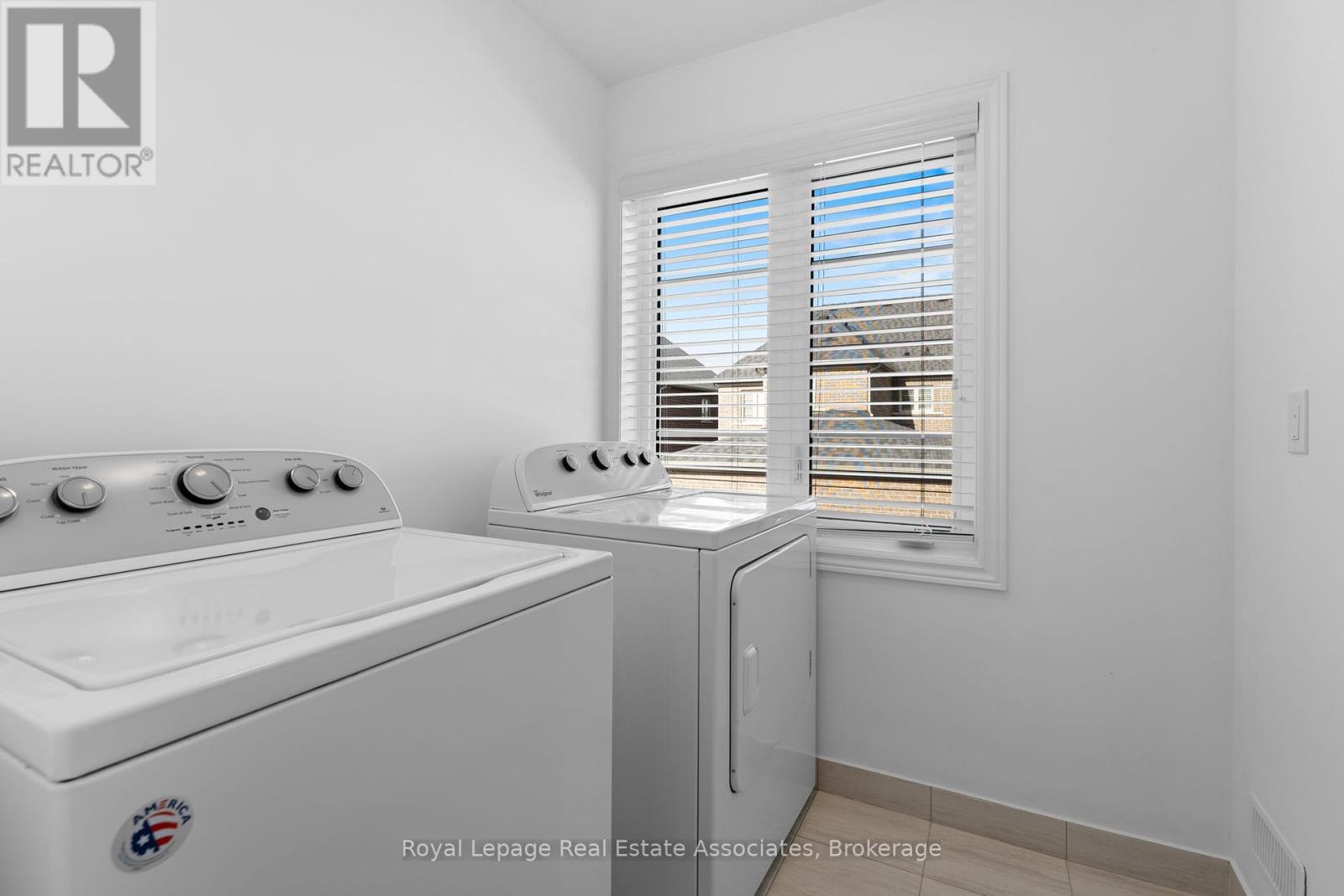 8 Sierra Crescent, Halton Hills, Ontario  L7G 0L9 - Photo 38 - W12459280