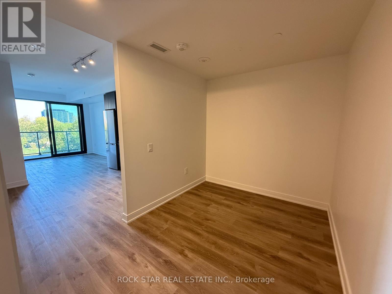 329 - 3009 Novar Road, Mississauga, Ontario  L5B 0P9 - Photo 2 - W12459284