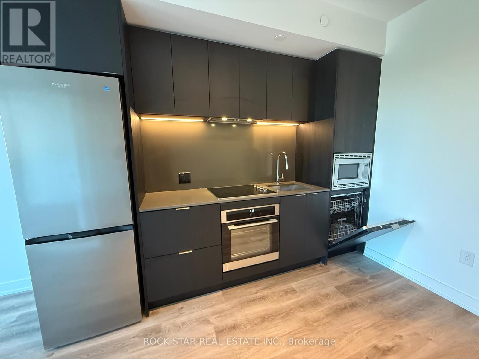 329 - 3009 Novar Road, Mississauga, Ontario  L5B 0P9 - Photo 5 - W12459284