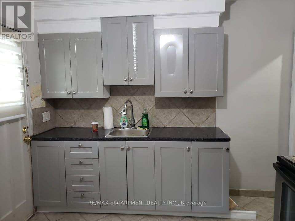 134 Queen Street, Barrie, Ontario  L4M 1Z5 - Photo 5 - S12446607