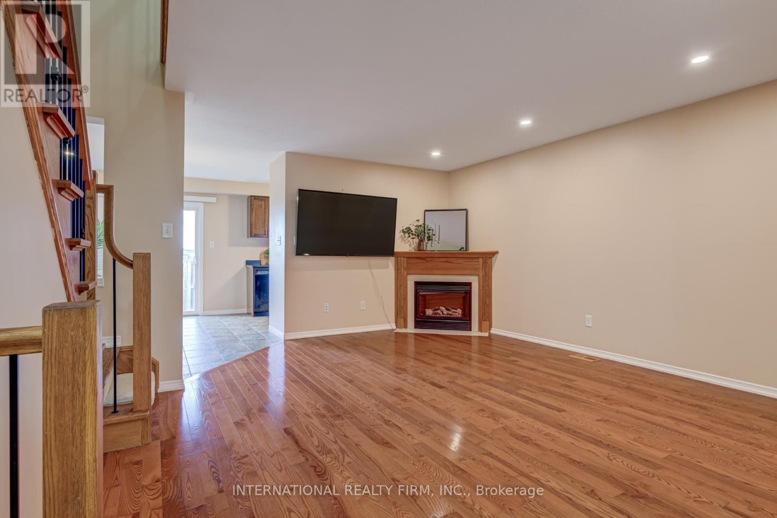 47 - 7 Southside Place, Hamilton, Ontario  L9C 7W6 - Photo 7 - X12192959