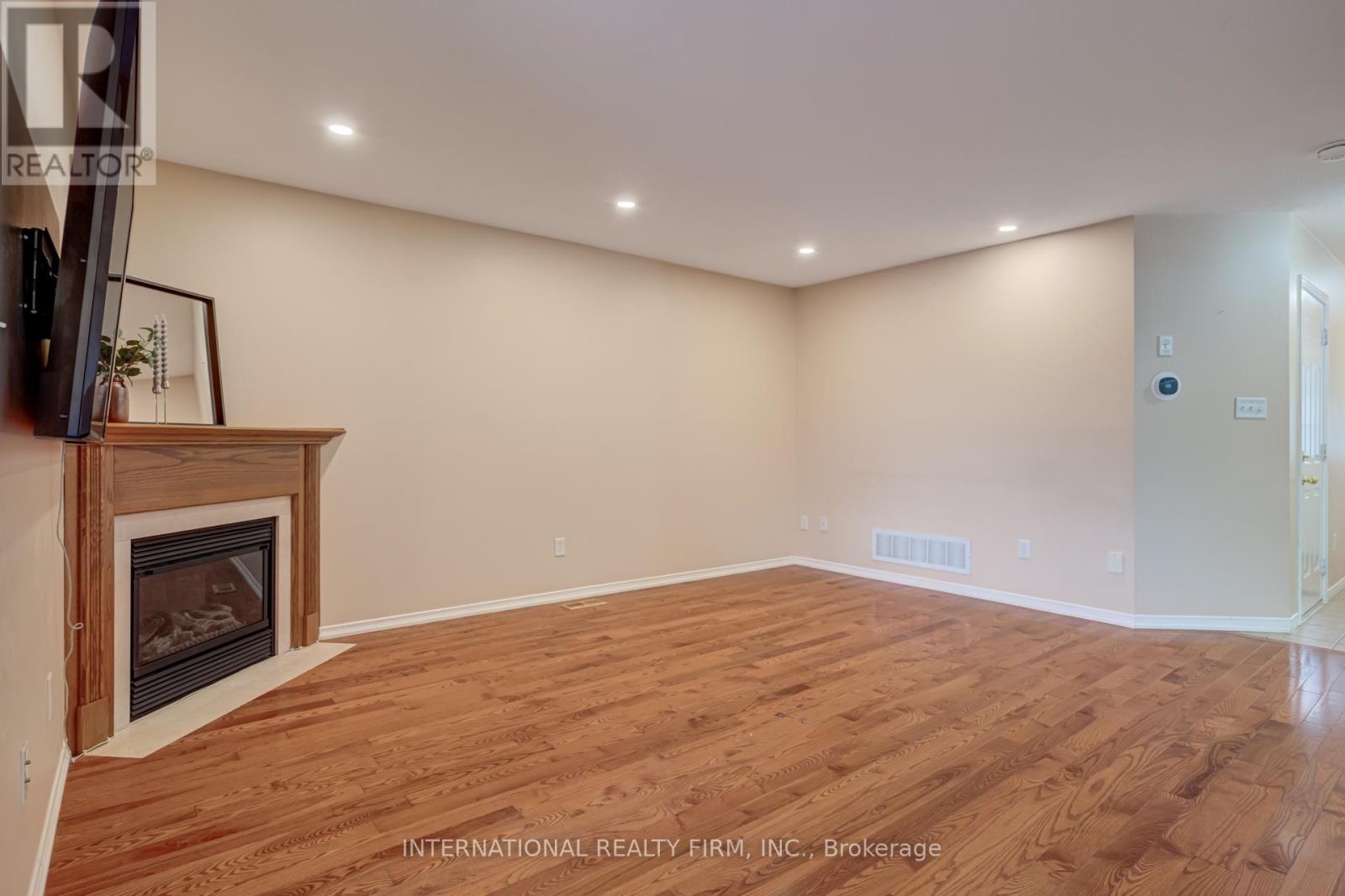 47 - 7 Southside Place, Hamilton, Ontario  L9C 7W6 - Photo 8 - X12192959