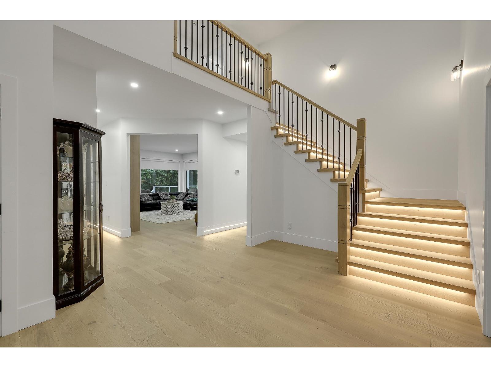 18040 20 Avenue, White Rock, British Columbia  V3S 9V7 - Photo 2 - R3056078