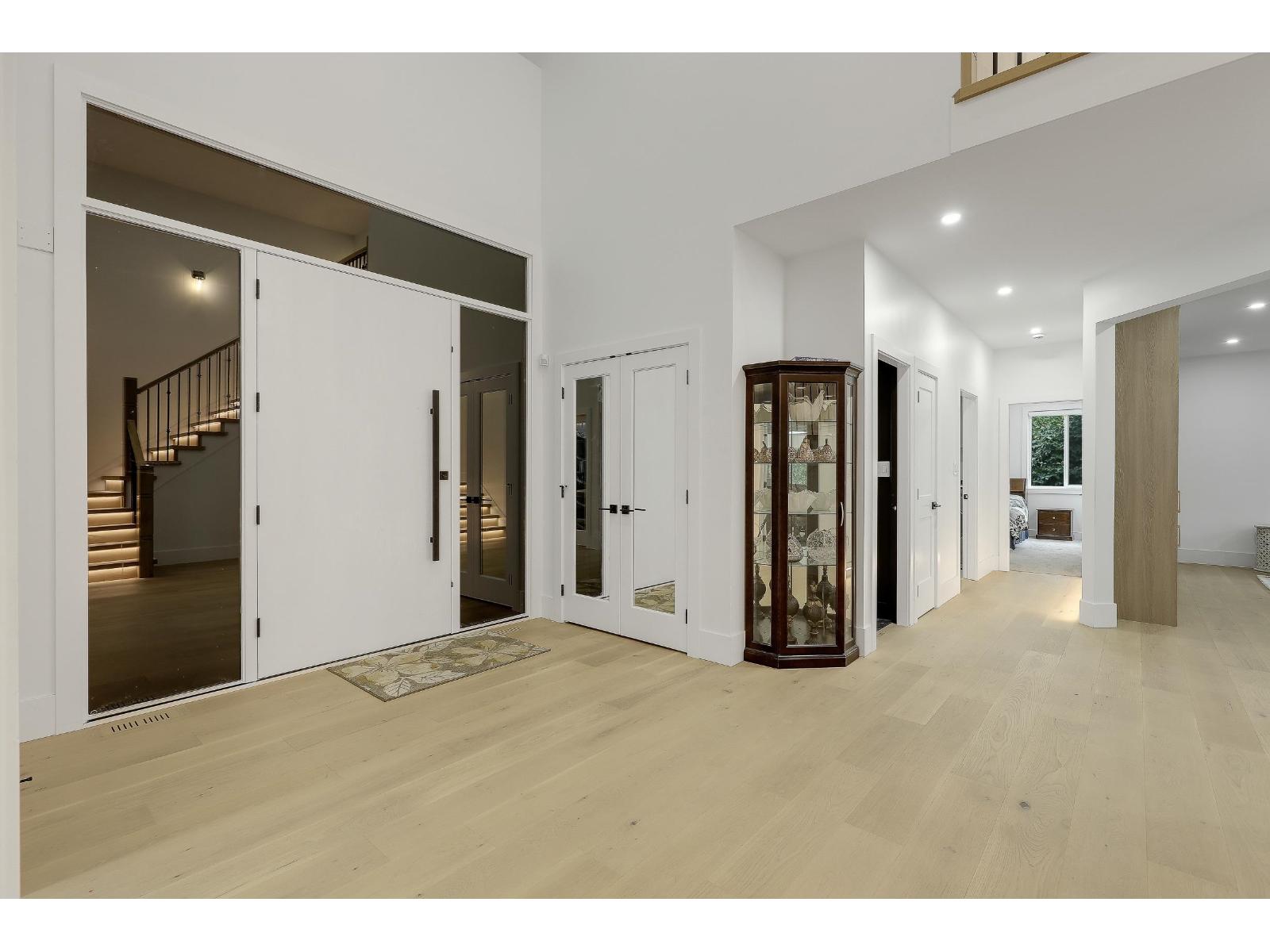 18040 20 Avenue, White Rock, British Columbia  V3S 9V7 - Photo 3 - R3056078