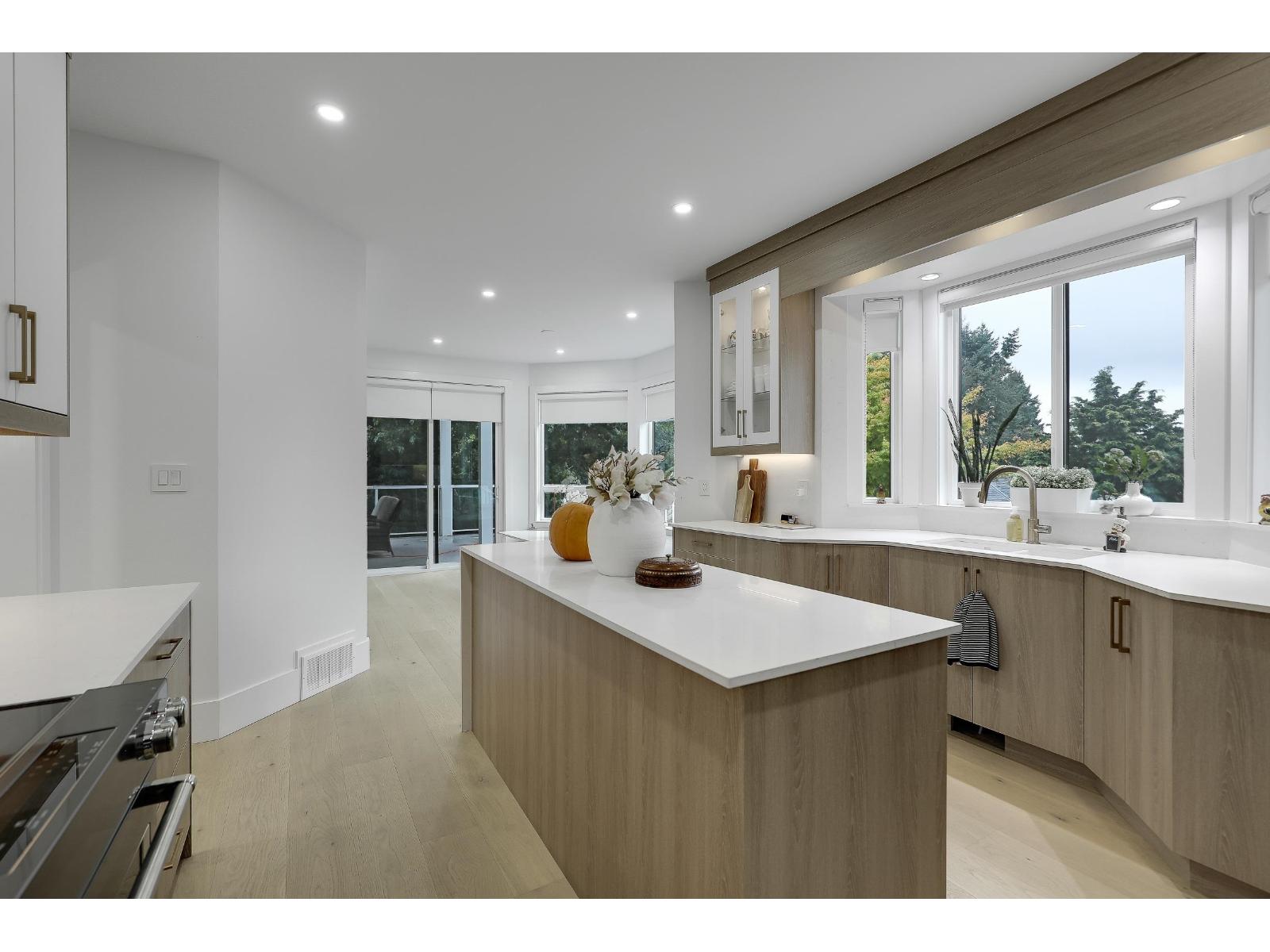 18040 20 Avenue, White Rock, British Columbia  V3S 9V7 - Photo 6 - R3056078