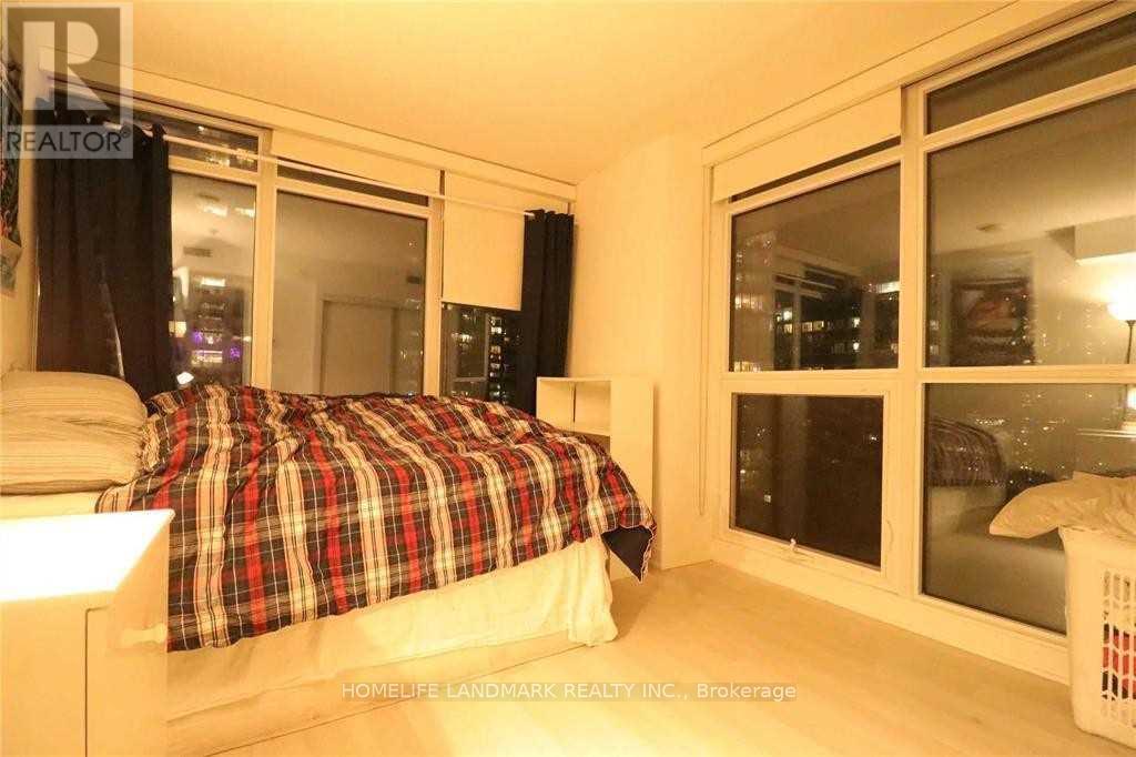 2011 - 80 Queens Wharf Road, Toronto, Ontario  M5V 0J3 - Photo 11 - C12459291