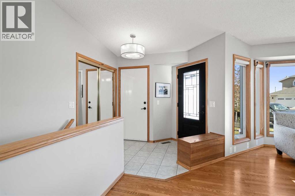 177 Hidden Vale Close Nw, Calgary, Alberta  T3A 5C7 - Photo 3 - A2262539