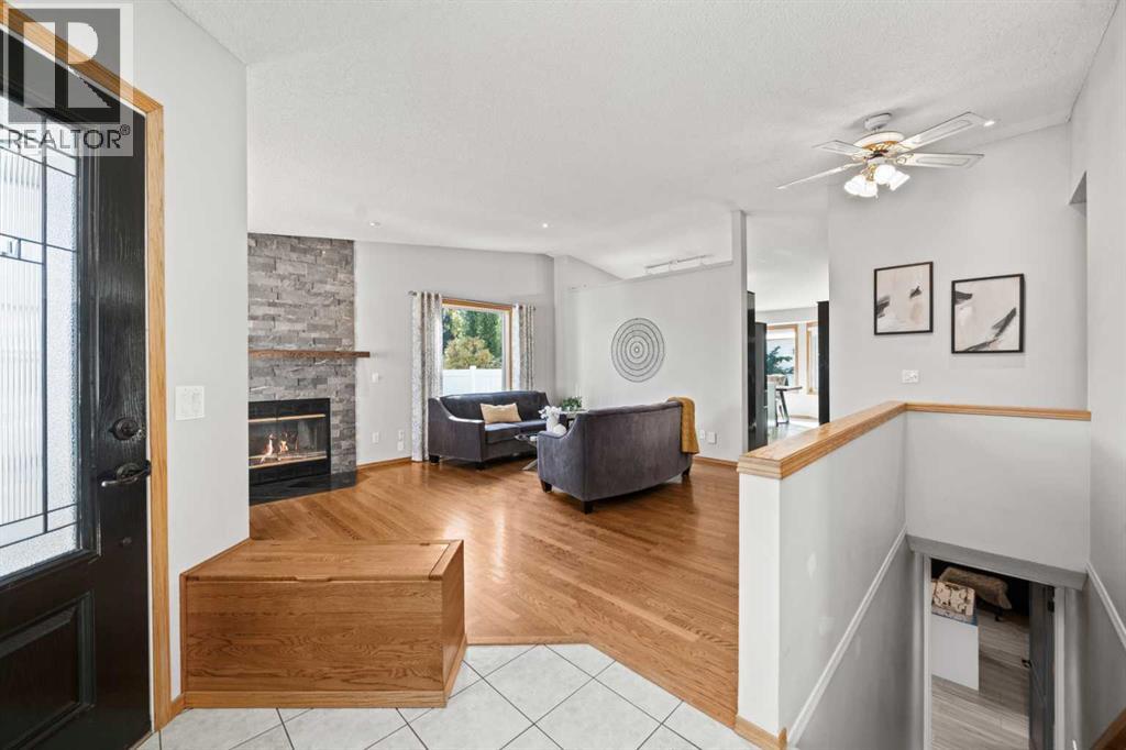 177 Hidden Vale Close Nw, Calgary, Alberta  T3A 5C7 - Photo 4 - A2262539