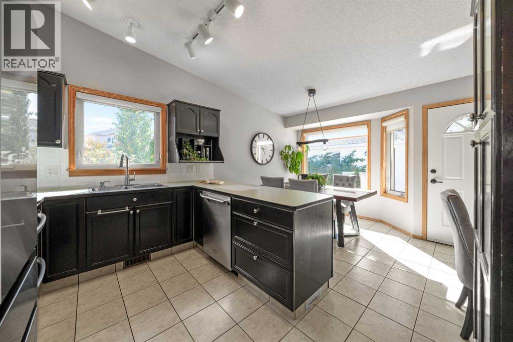 177 Hidden Vale Close Nw, Calgary, Alberta  T3A 5C7 - Photo 11 - A2262539