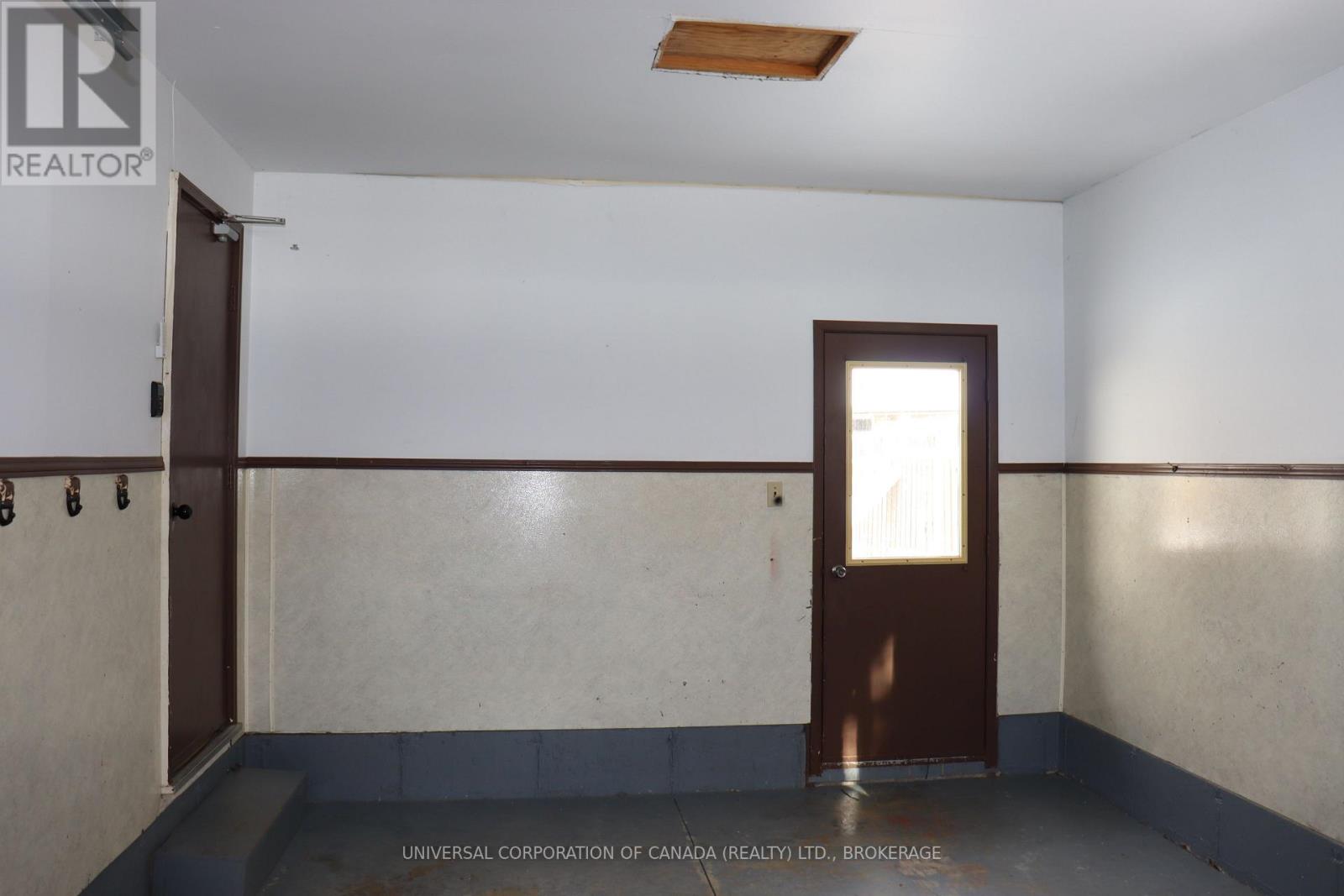 Photo 41 of 41 for 15 Treadwell Street E