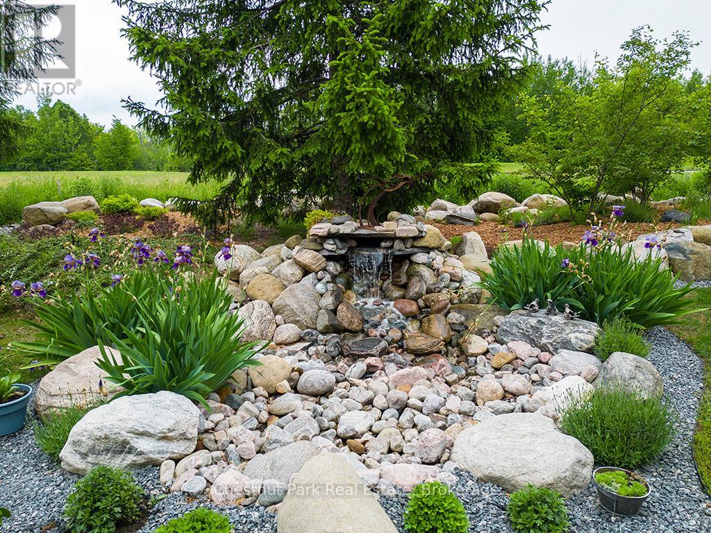 108 Stuart Court, Blue Mountains, Ontario  N0H 2P0 - Photo 6 - X12364564