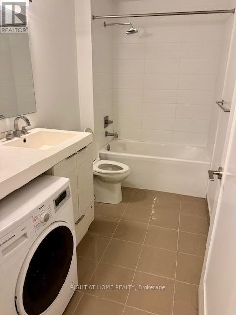 1805 - 318 Richmond Street W, Toronto, Ontario  M5V 1X2 - Photo 2 - C12459309