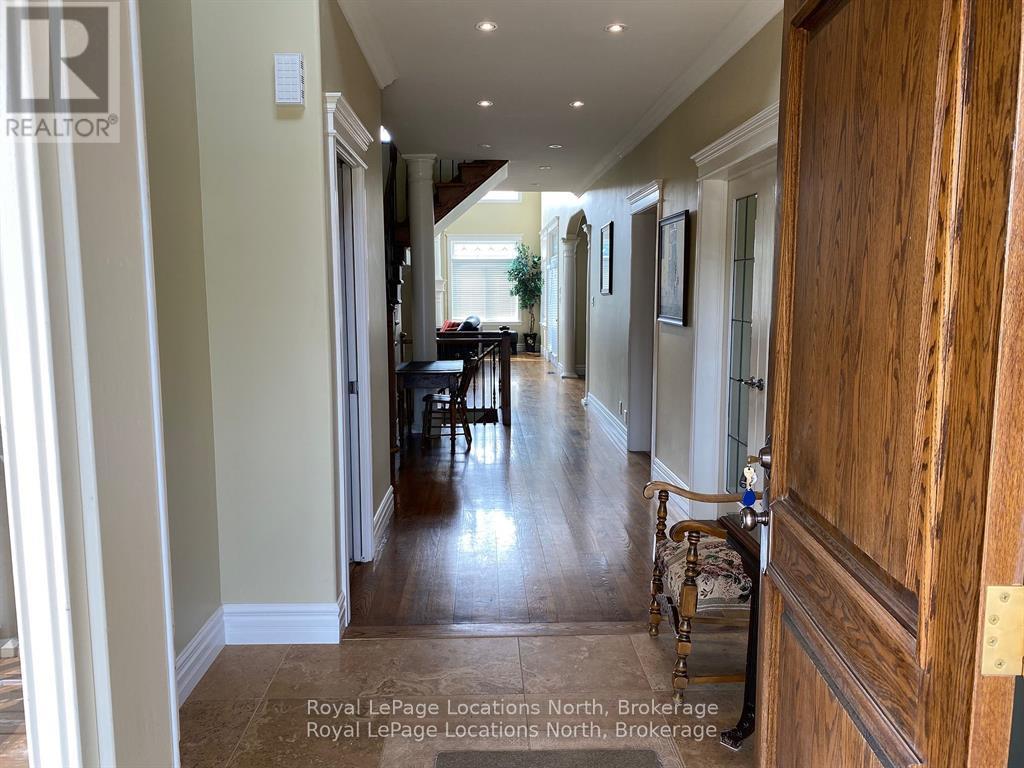212 Snowbridge Way, Blue Mountains, Ontario  L9Y 0V1 - Photo 3 - X12459312