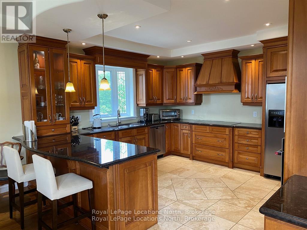 212 Snowbridge Way, Blue Mountains, Ontario  L9Y 0V1 - Photo 6 - X12459312