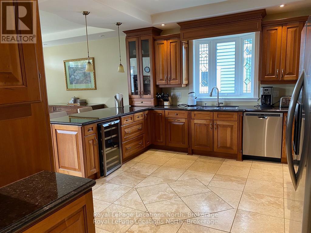212 Snowbridge Way, Blue Mountains, Ontario  L9Y 0V1 - Photo 7 - X12459312