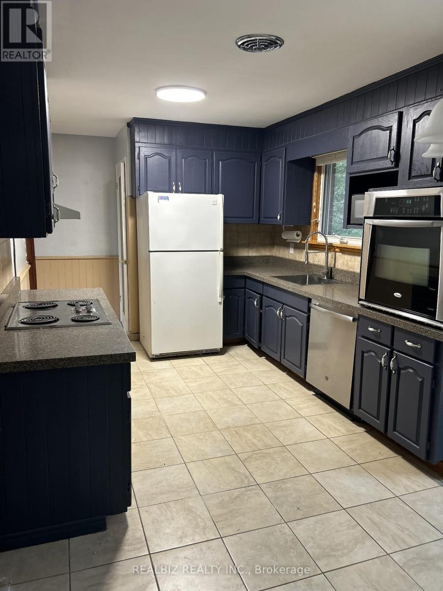 408 Kerman Avenue, Grimsby, Ontario  L3M 3X1 - Photo 2 - X12459297