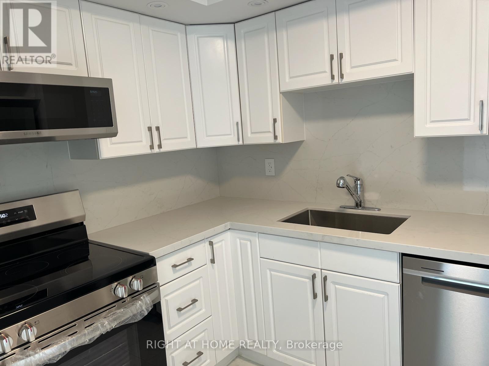 3240 - 33 Harbour Square, Toronto, Ontario  M5J 2G2 - Photo 4 - C12459180