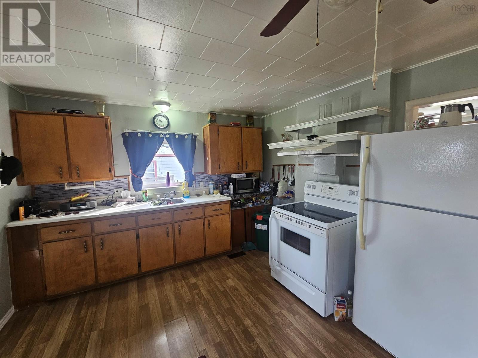 18 International Street, Glace Bay, Nova Scotia  B1A 3P7 - Photo 3 - 202525689