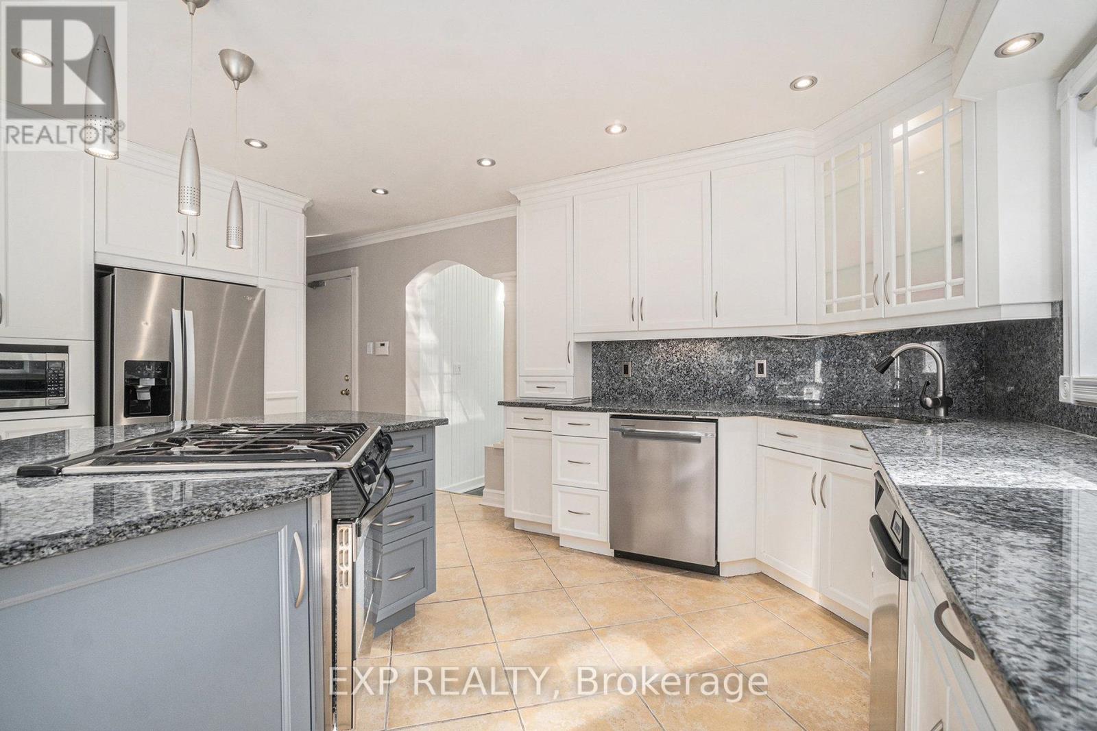 150 Topaze Avenue, Ottawa, Ontario  K4B 1K1 - Photo 14 - X12459316