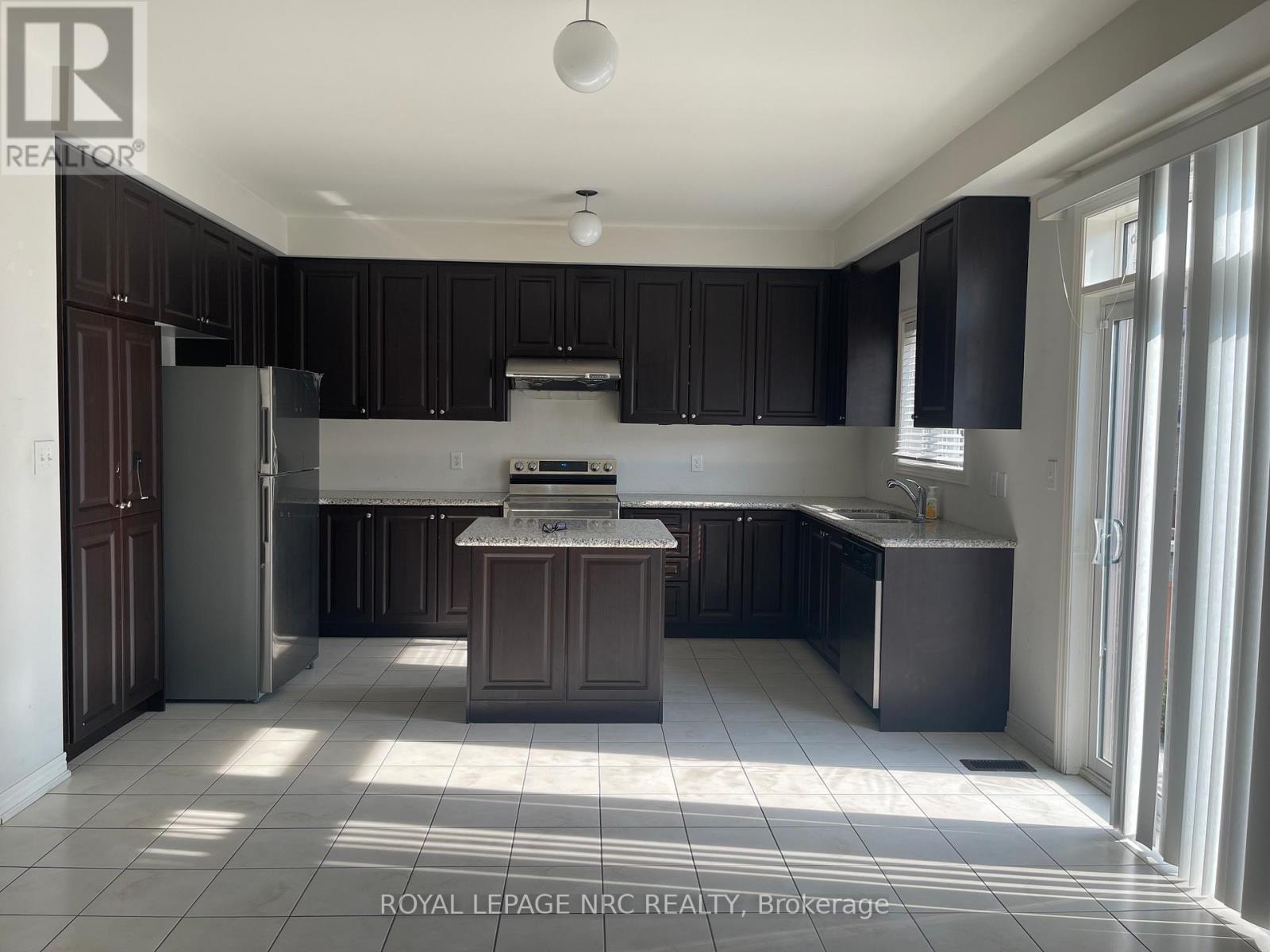 84 Lola Crescent, Brampton, Ontario  L7A 0A8 - Photo 2 - W12459323
