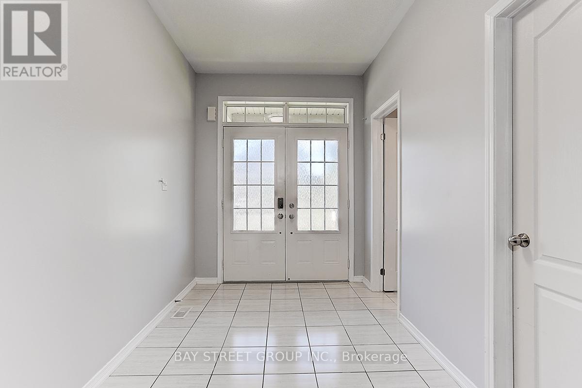 2433 Equestrian Crescent, Oshawa, Ontario  L1L 0L9 - Photo 3 - E12459324