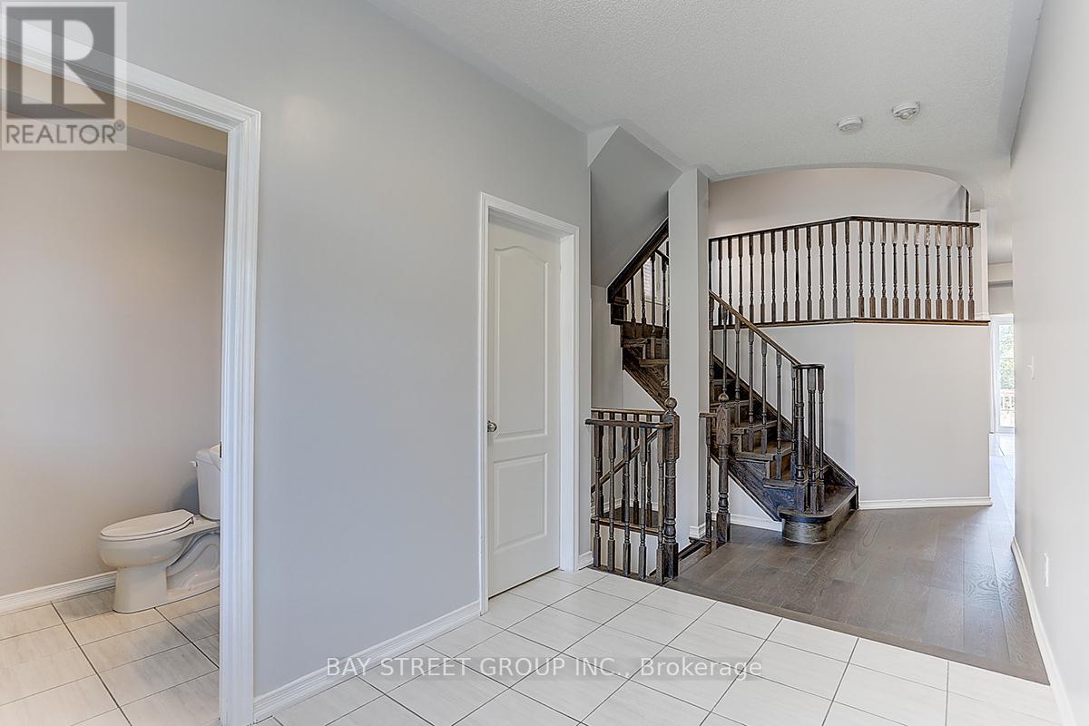 2433 Equestrian Crescent, Oshawa, Ontario  L1L 0L9 - Photo 4 - E12459324
