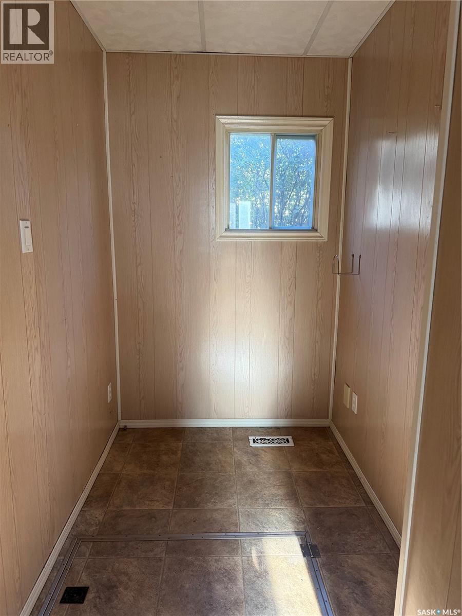 322 2nd Avenue, Young, Saskatchewan  S0K 4Y0 - Photo 10 - SK020733