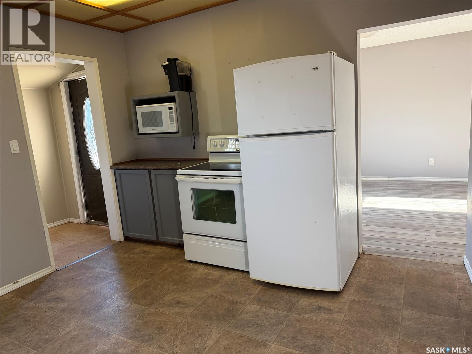 322 2nd Avenue, Young, Saskatchewan  S0K 4Y0 - Photo 13 - SK020733