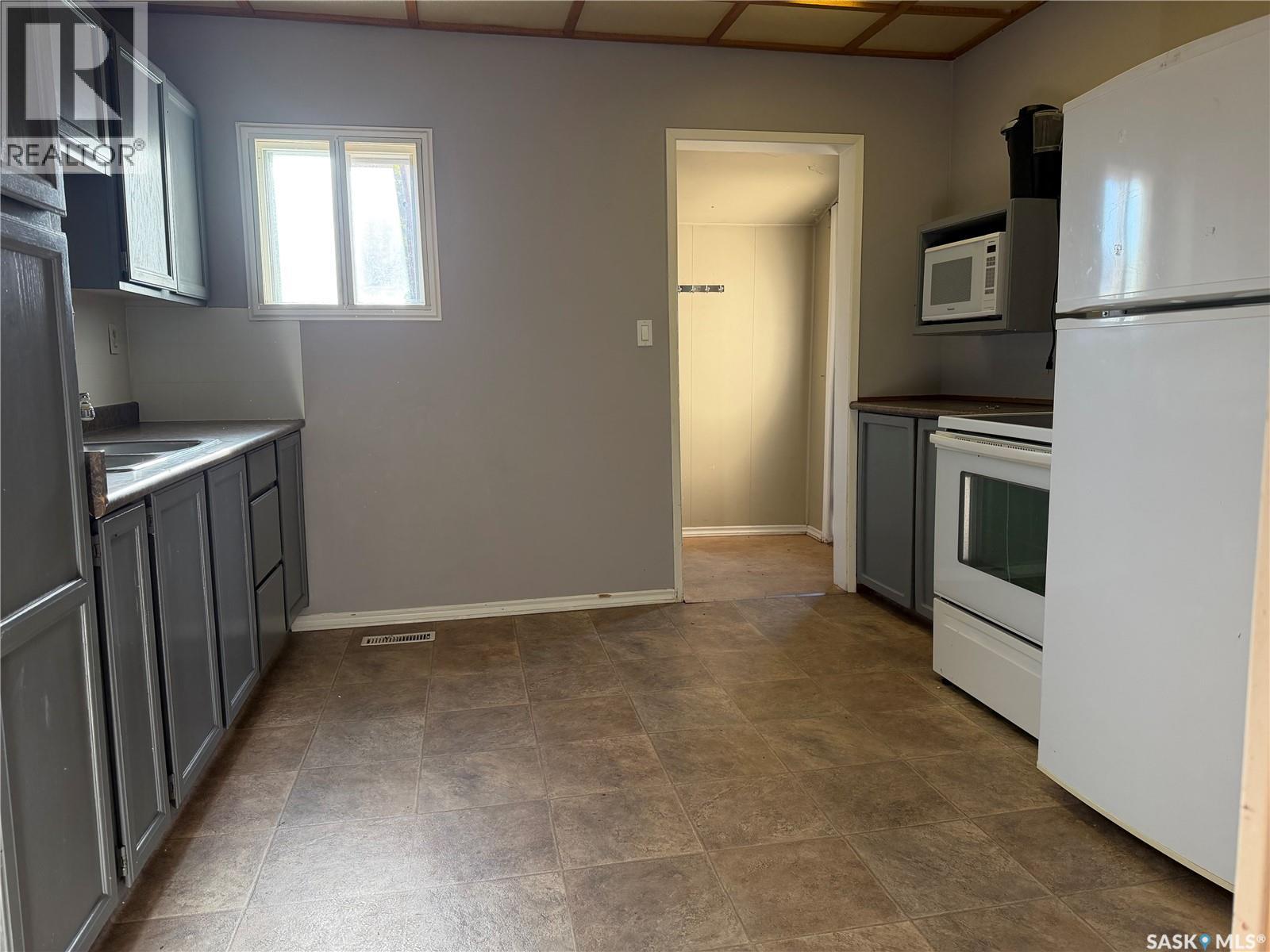 322 2nd Avenue, Young, Saskatchewan  S0K 4Y0 - Photo 14 - SK020733