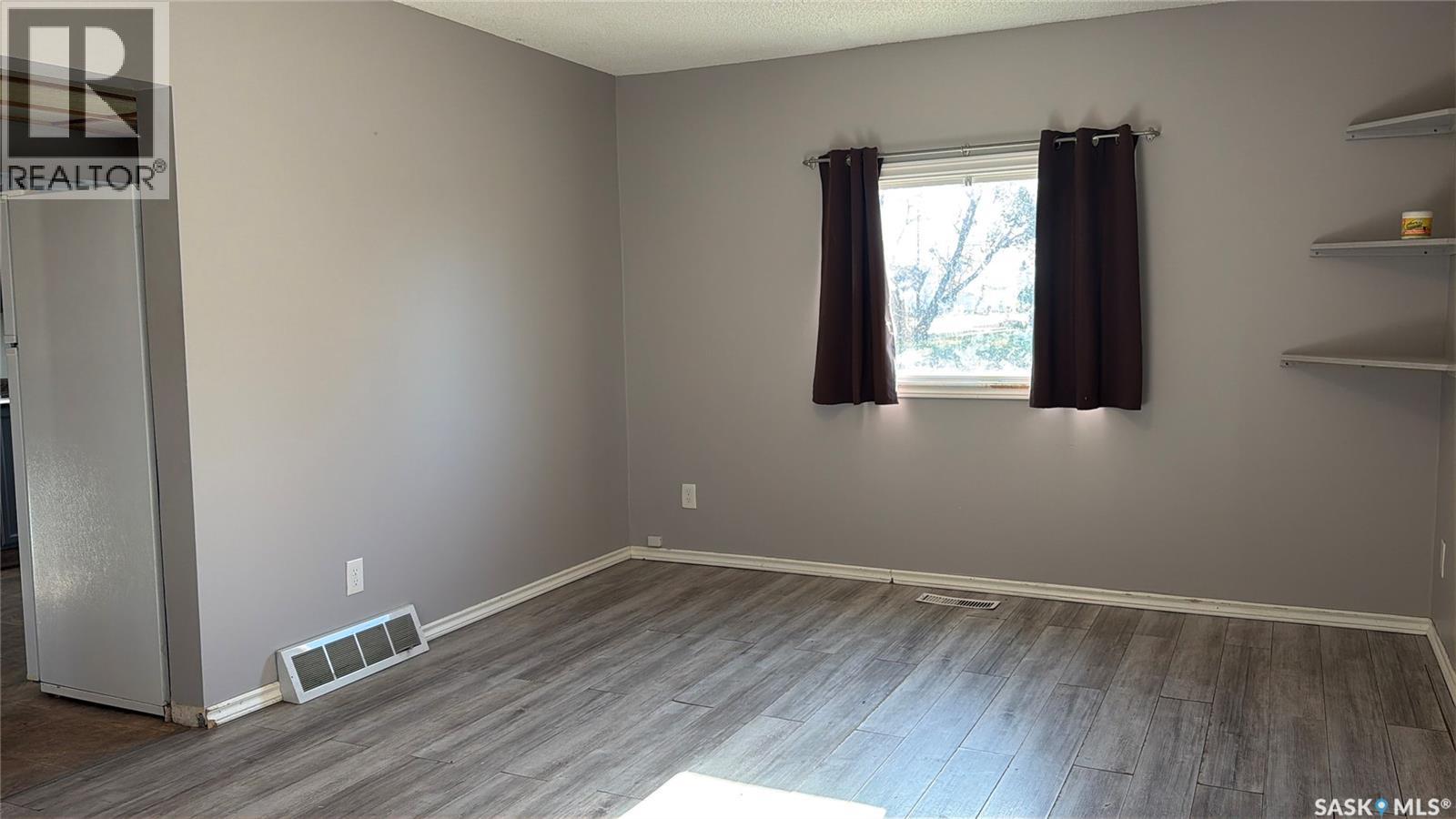 322 2nd Avenue, Young, Saskatchewan  S0K 4Y0 - Photo 18 - SK020733