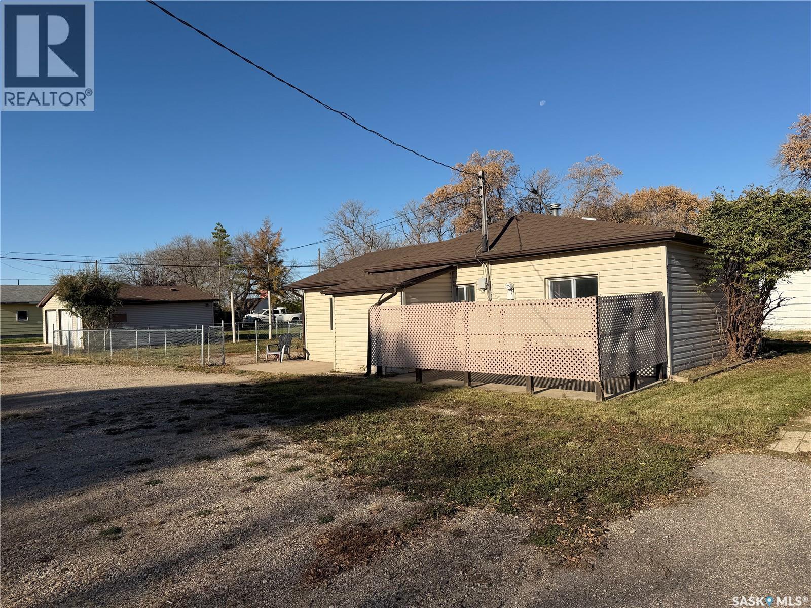 322 2nd Avenue, Young, Saskatchewan  S0K 4Y0 - Photo 2 - SK020733