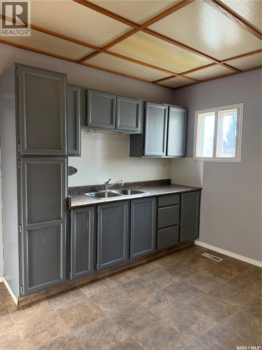 322 2nd Avenue, Young, Saskatchewan  S0K 4Y0 - Photo 22 - SK020733