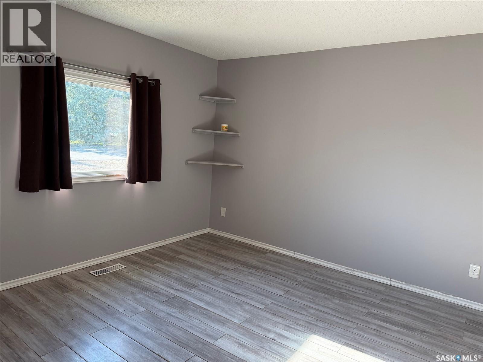 322 2nd Avenue, Young, Saskatchewan  S0K 4Y0 - Photo 24 - SK020733