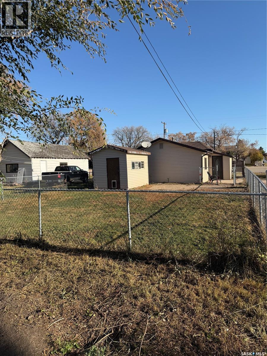 322 2nd Avenue, Young, Saskatchewan  S0K 4Y0 - Photo 5 - SK020733