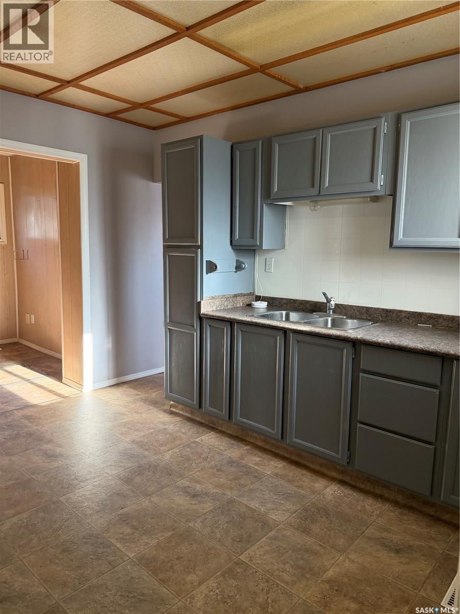 322 2nd Avenue, Young, Saskatchewan  S0K 4Y0 - Photo 8 - SK020733
