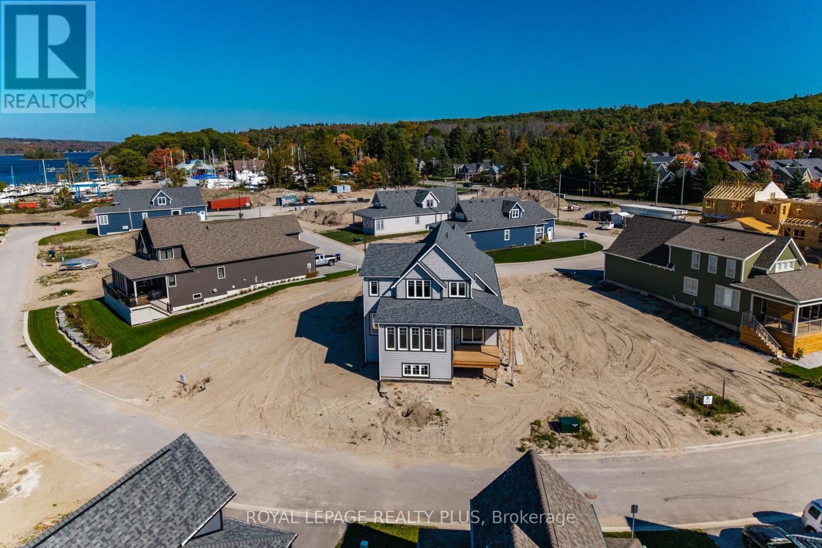 10 Magazine Street, Penetanguishene, Ontario  L9M 0W6 - Photo 3 - S12451202