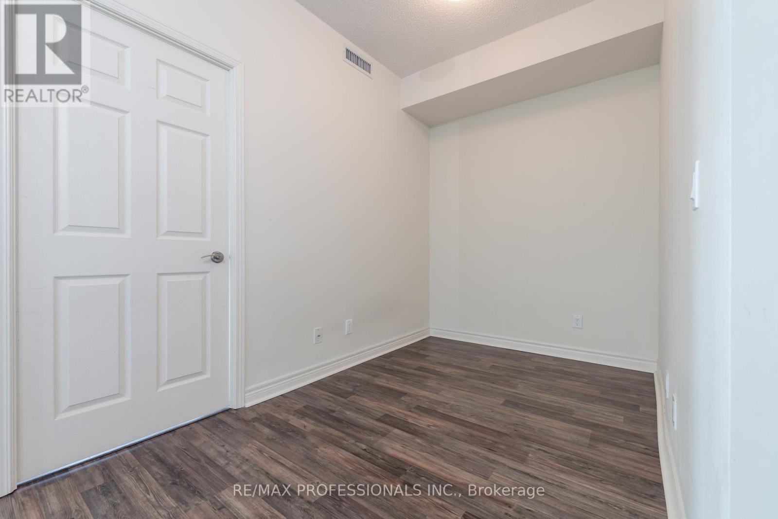 1511 - 339 Rathburn Road, Mississauga, Ontario  L5B 0C8 - Photo 8 - W12459313