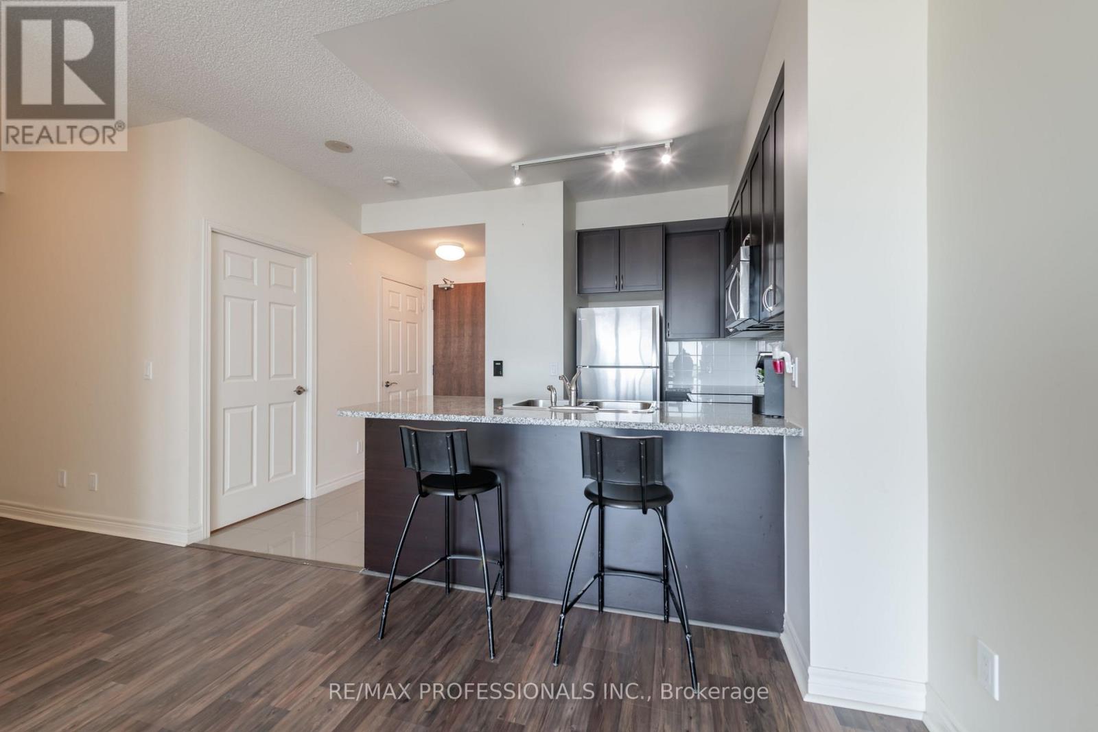 1511 - 339 Rathburn Road, Mississauga, Ontario  L5B 0C8 - Photo 9 - W12459313
