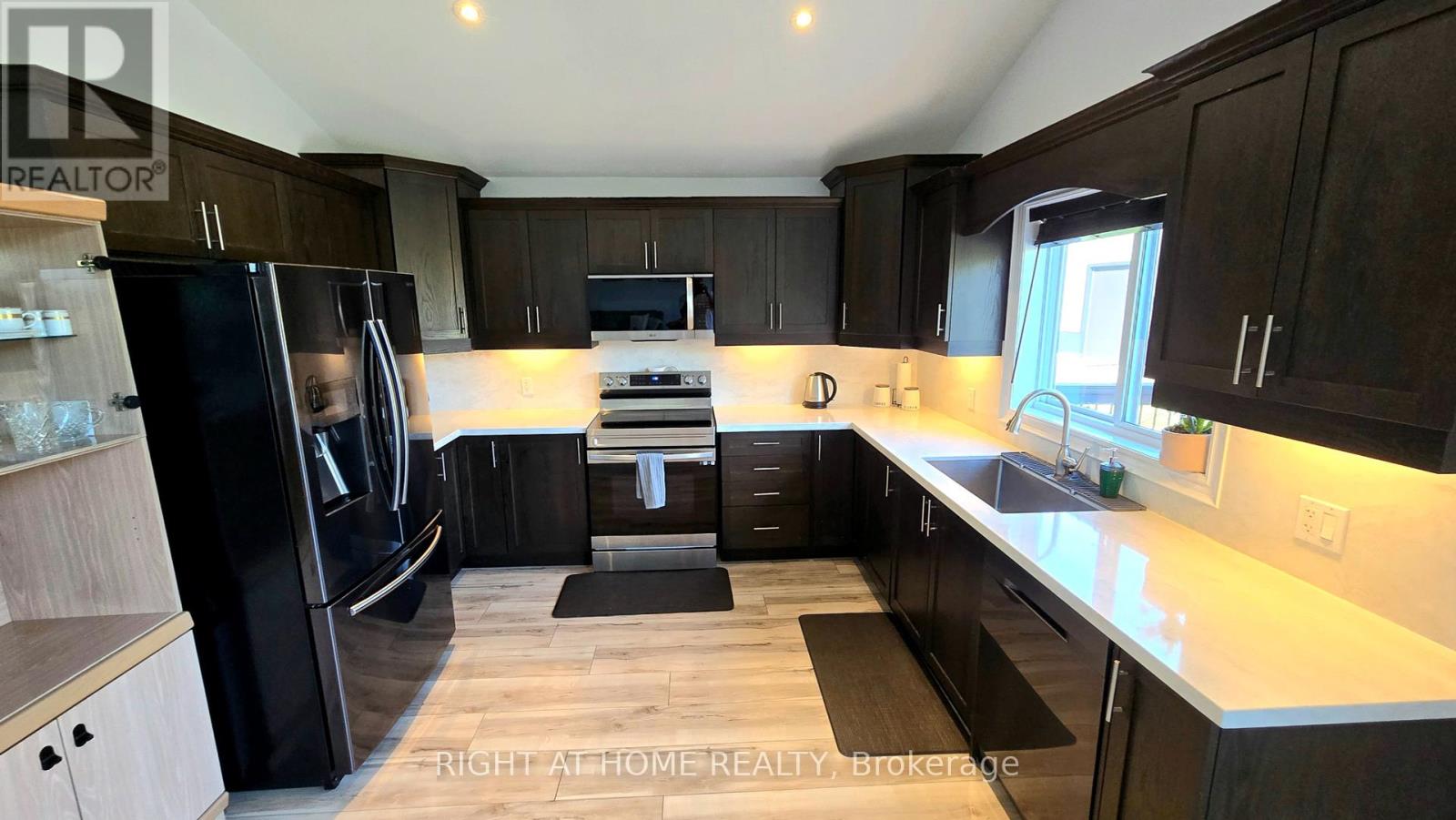 40996 Forks Road, Wainfleet, Ontario  L0S 1V0 - Photo 11 - X12459318