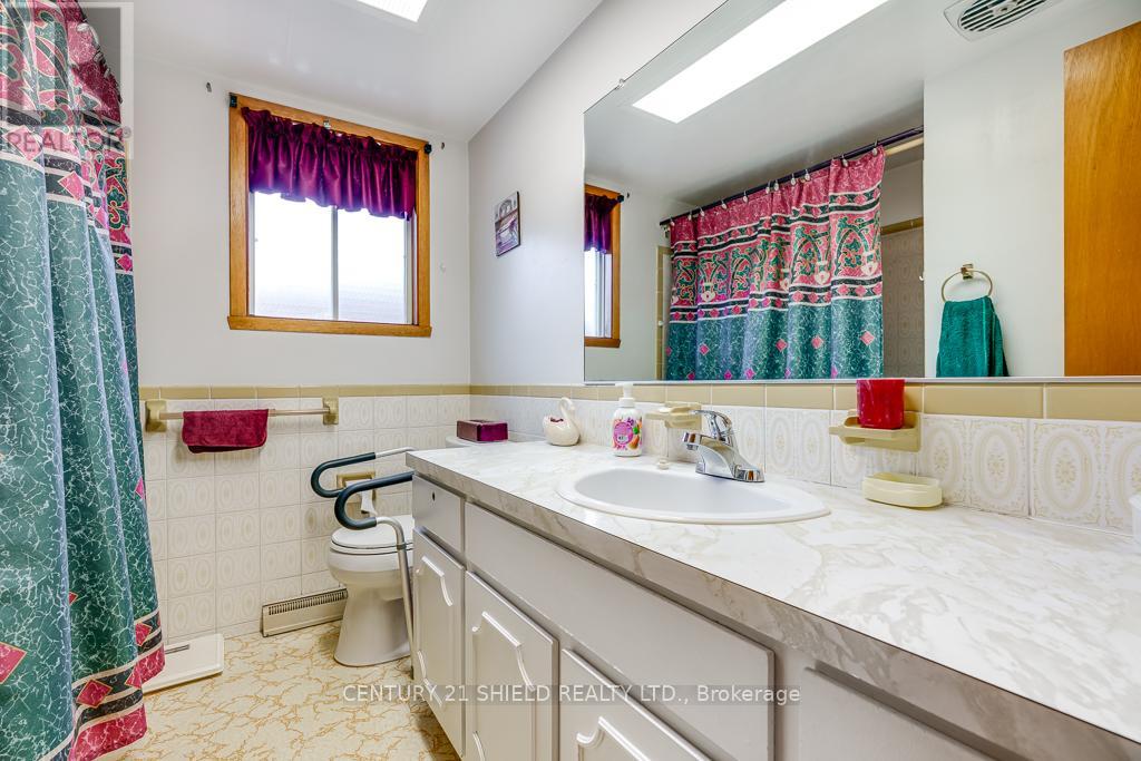 105 Athlone Drive, Cornwall, Ontario  K6H 6K9 - Photo 13 - X12459325