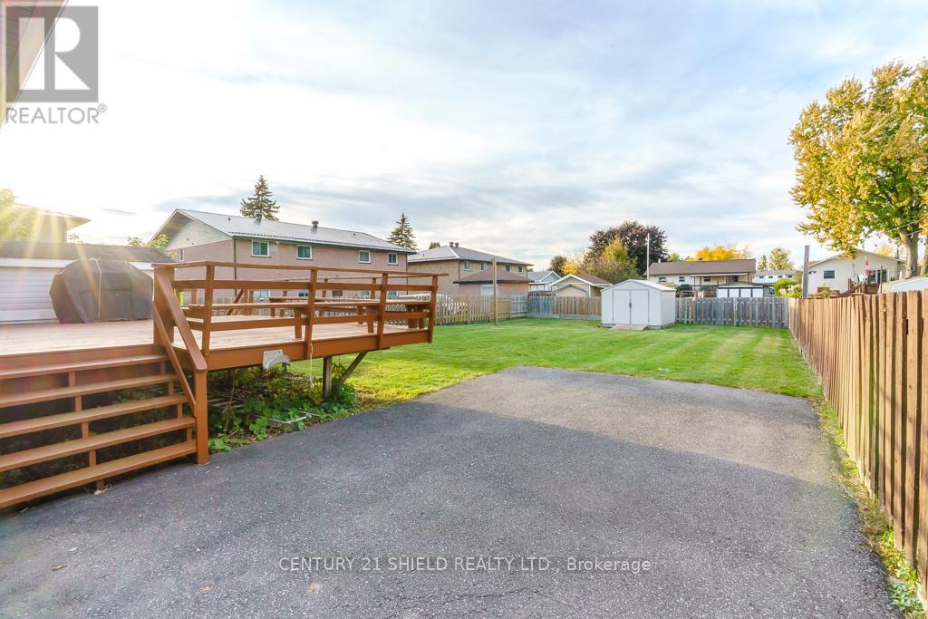 105 Athlone Drive, Cornwall, Ontario  K6H 6K9 - Photo 4 - X12459325