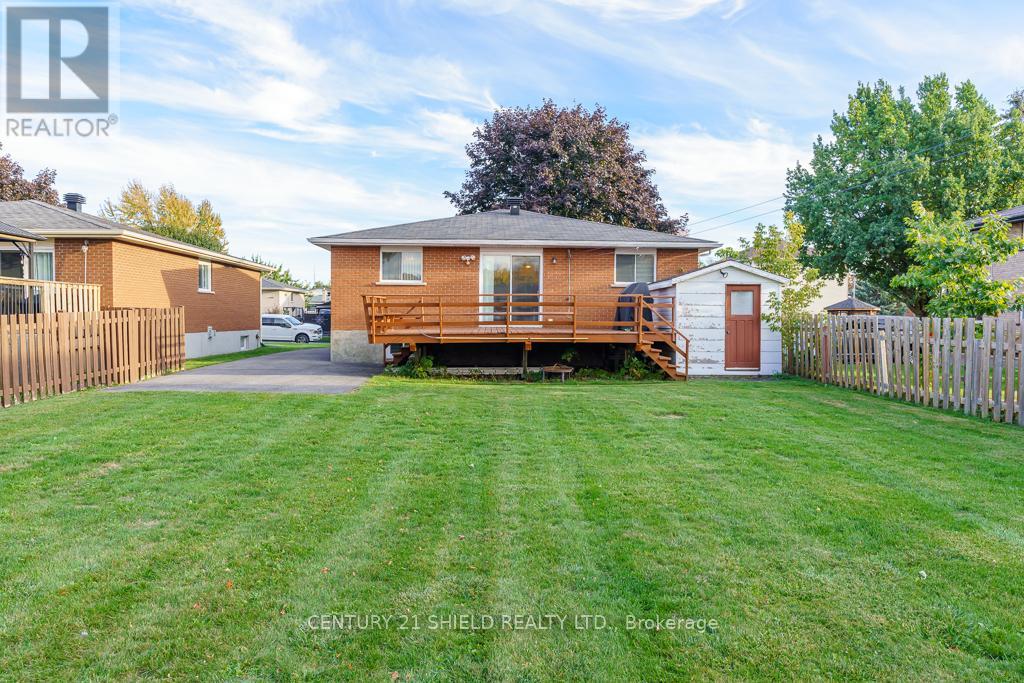 105 Athlone Drive, Cornwall, Ontario  K6H 6K9 - Photo 5 - X12459325