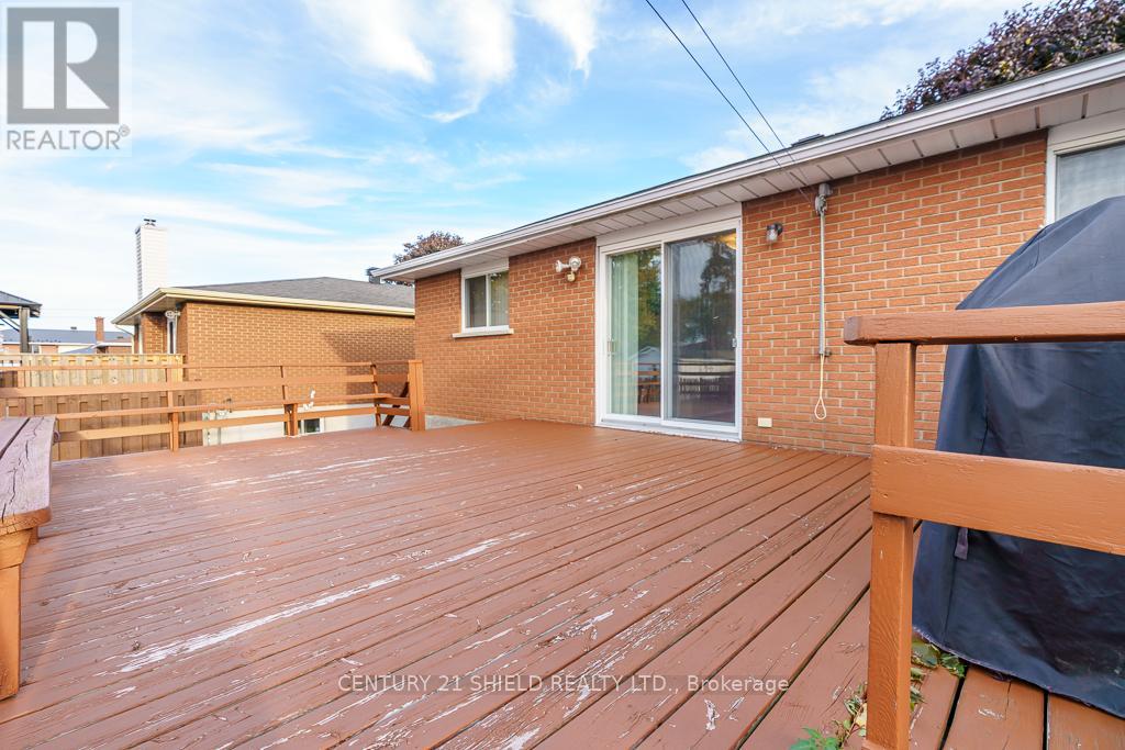 105 Athlone Drive, Cornwall, Ontario  K6H 6K9 - Photo 6 - X12459325