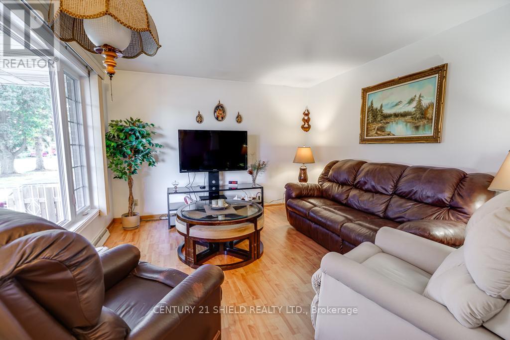 105 Athlone Drive, Cornwall, Ontario  K6H 6K9 - Photo 8 - X12459325