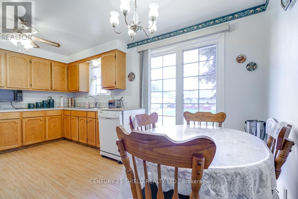 105 Athlone Drive, Cornwall, Ontario  K6H 6K9 - Photo 9 - X12459325