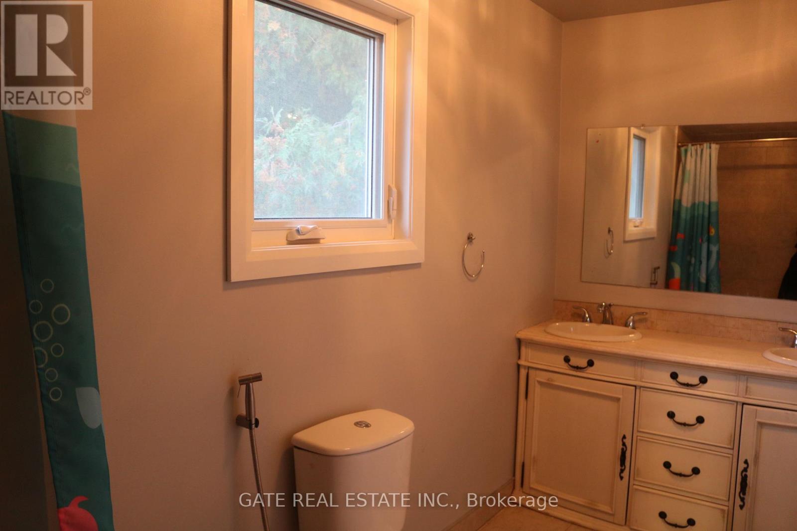 13 Spring Street, Whitchurch-Stouffville, Ontario  L4A 7X1 - Photo 6 - N12459326