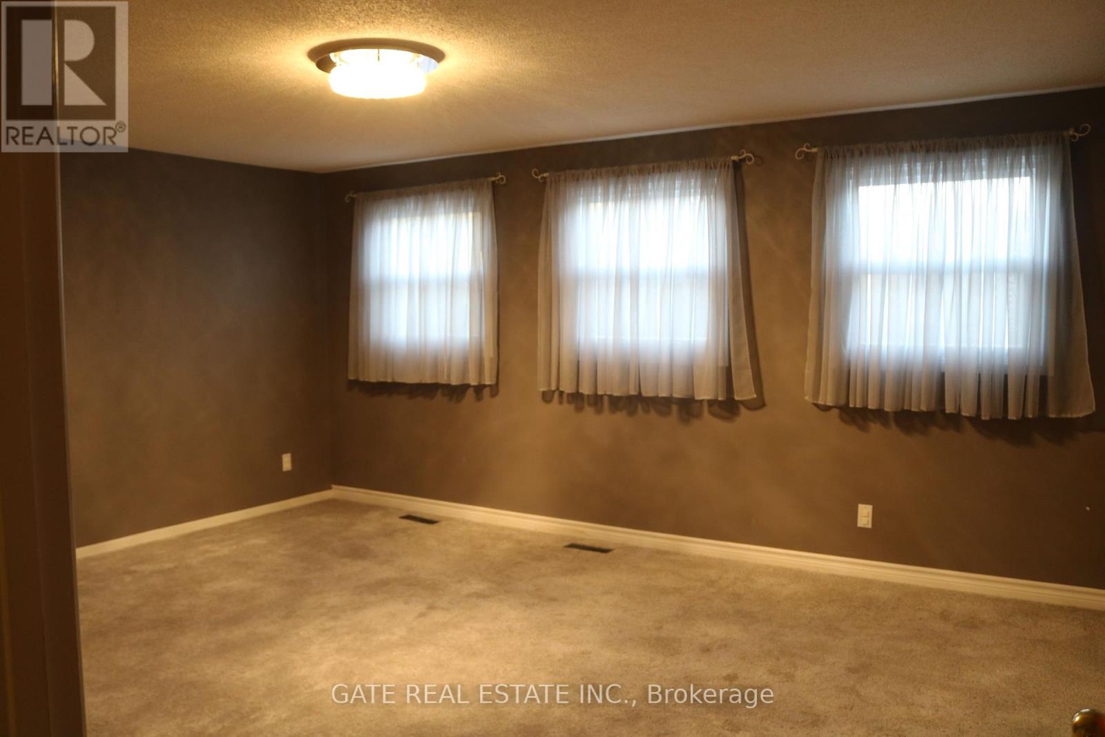 13 Spring Street, Whitchurch-Stouffville, Ontario  L4A 7X1 - Photo 7 - N12459326